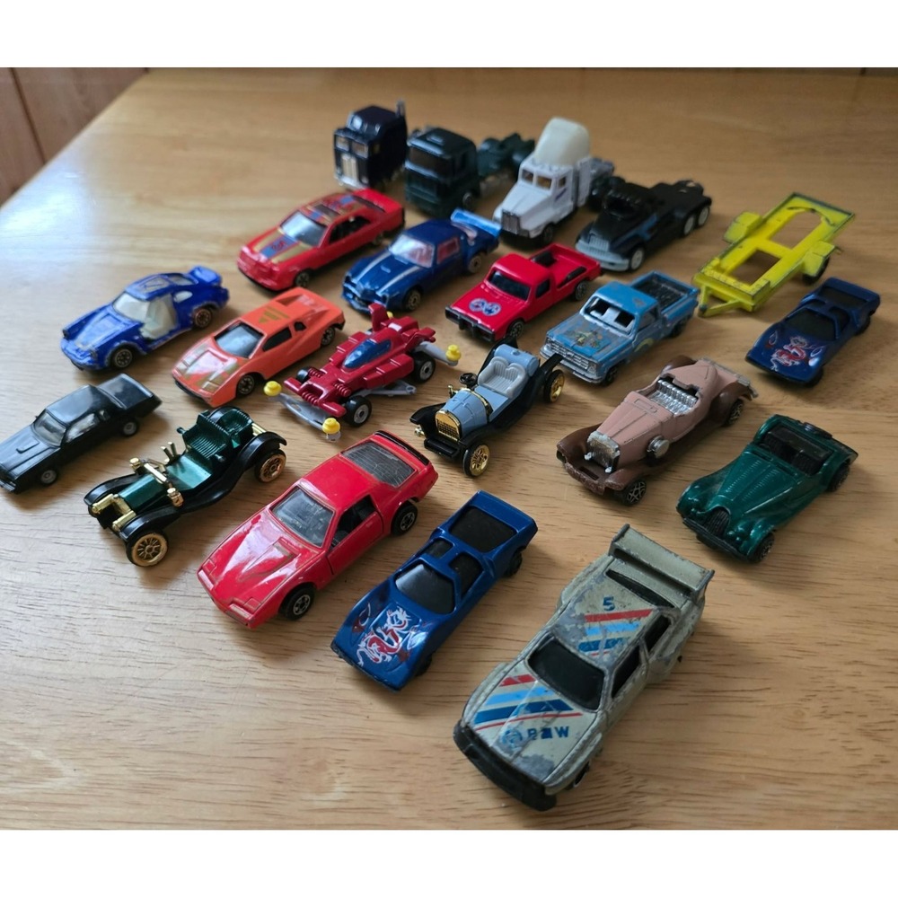 Lot of 21 Die Cast Cars Trucks Road Champs Snapple Mixed Toy Vehicles
